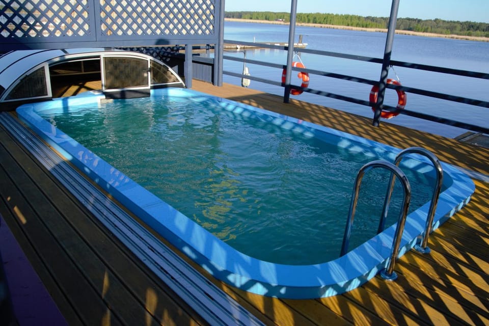 Swimming pool, Swimming pool