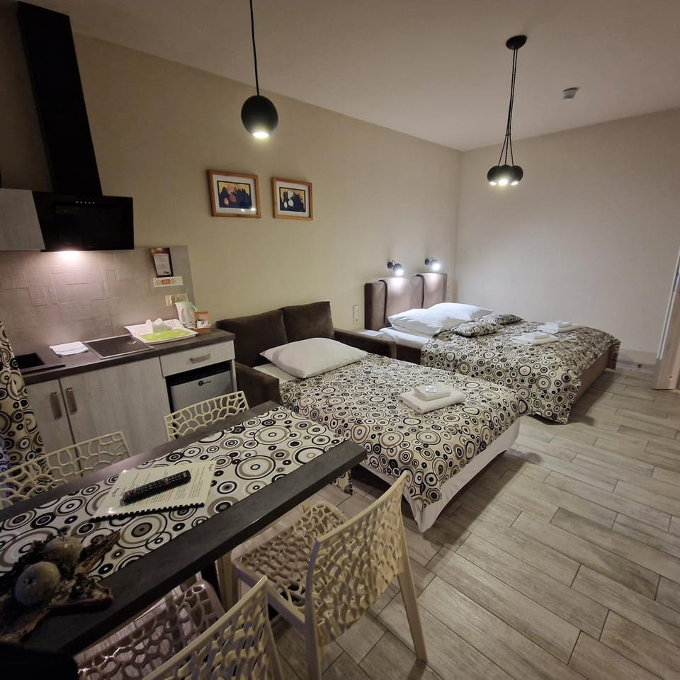 Bed, Kitchen or kitchenette, Photo of the whole room, Bedroom