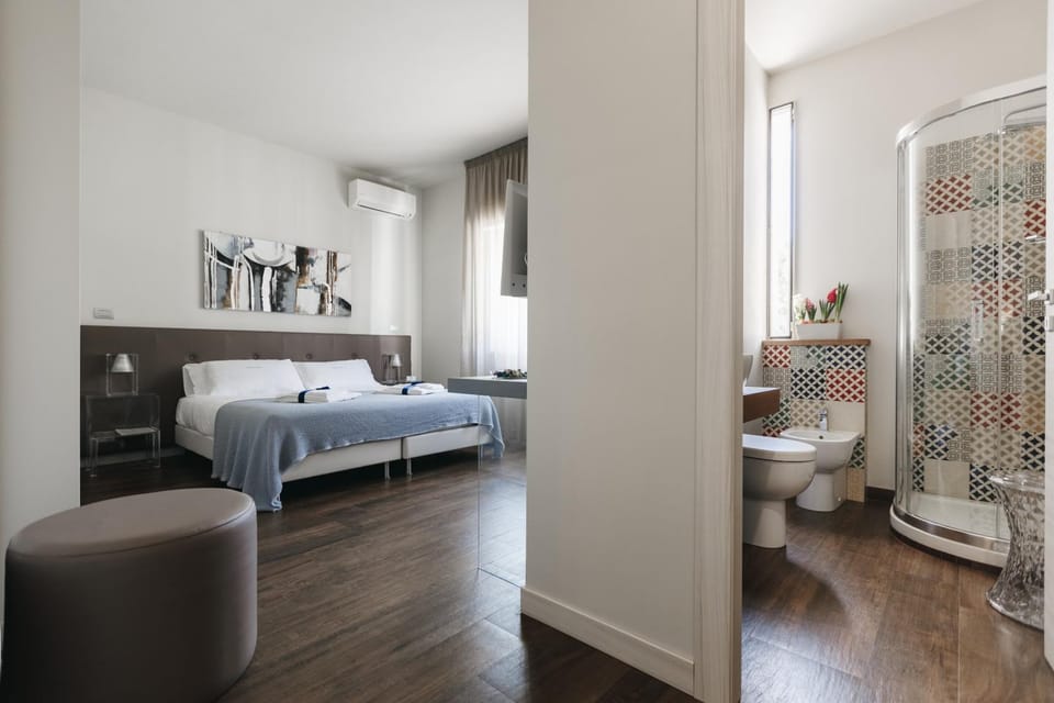 Shower, Toilet, Bed, Bathroom, Photo of the whole room, Bedroom, City view, bidet