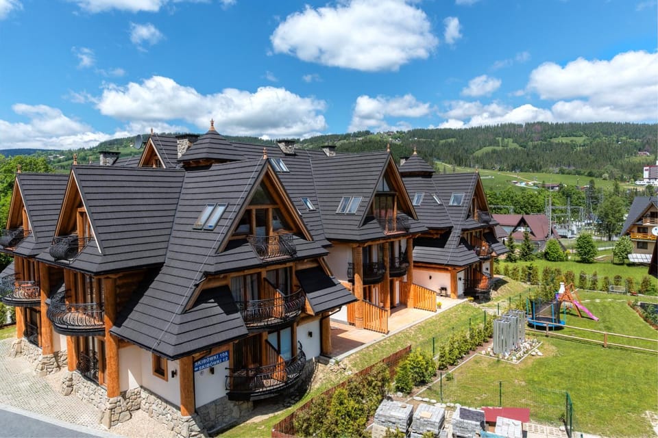 Property building, Bird's eye view, Mountain view