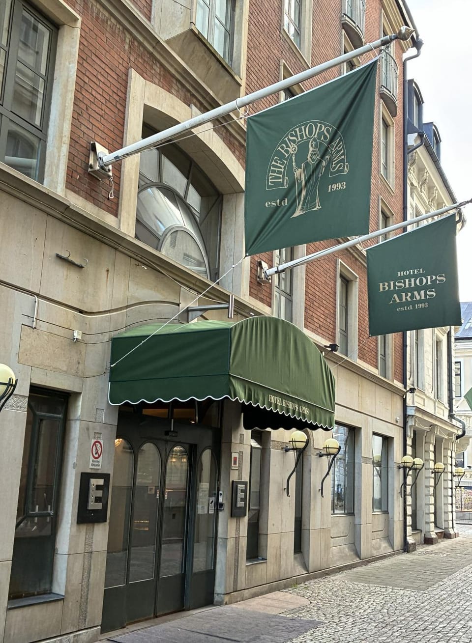 Facade/entrance