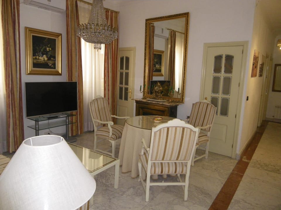 Atocha Palace Apartment in Centro