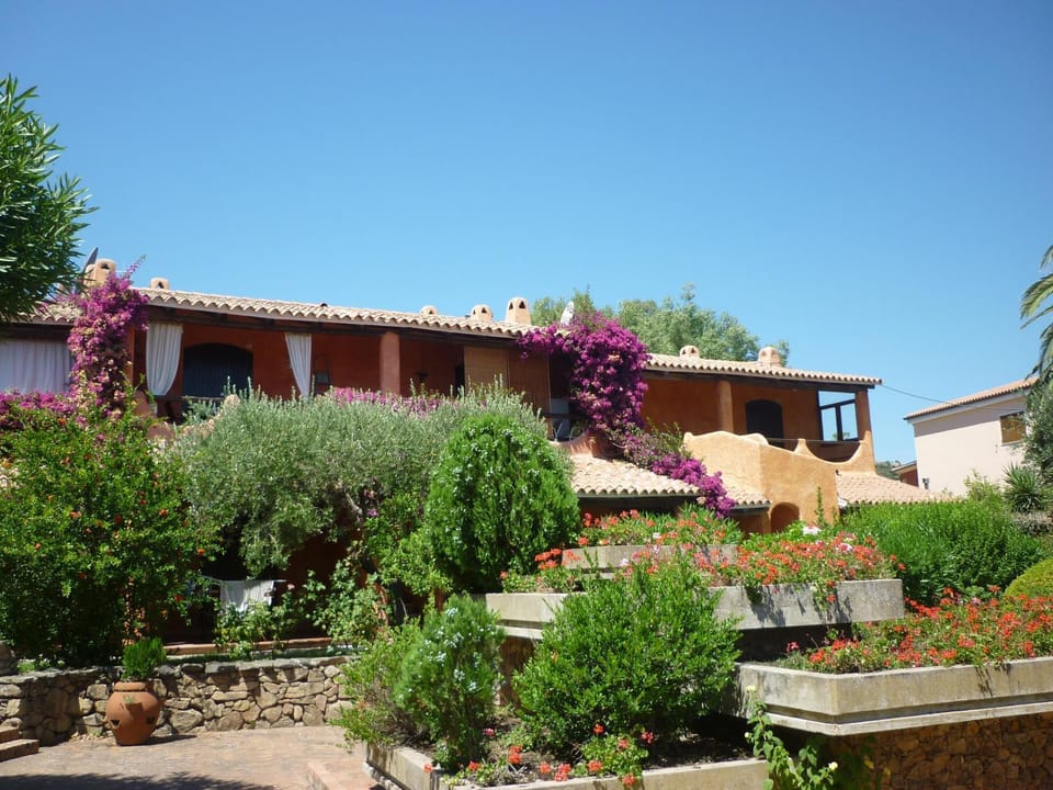Facade/entrance, Garden view