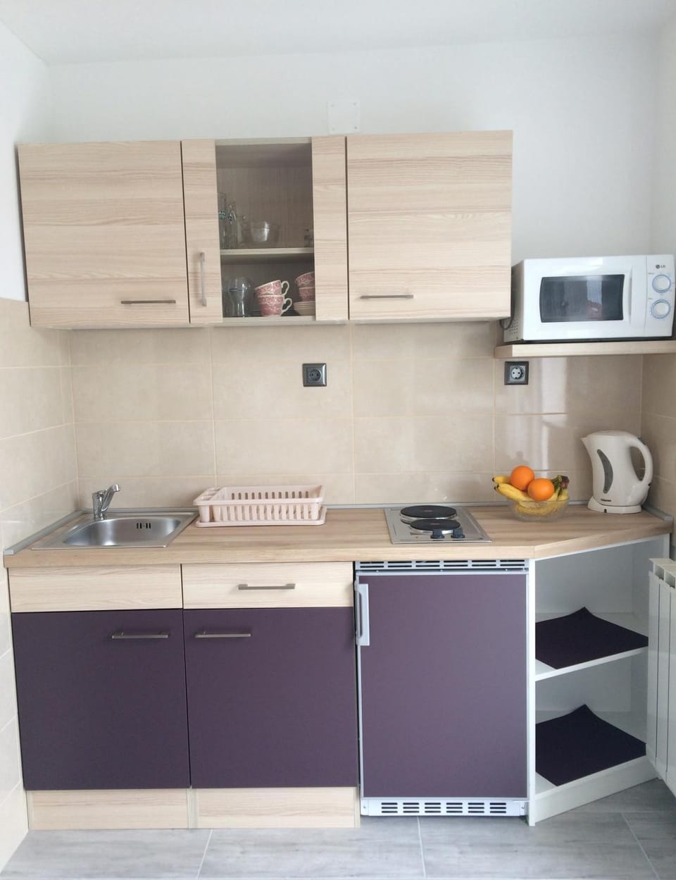 Kitchen or kitchenette, Food, Drinks
