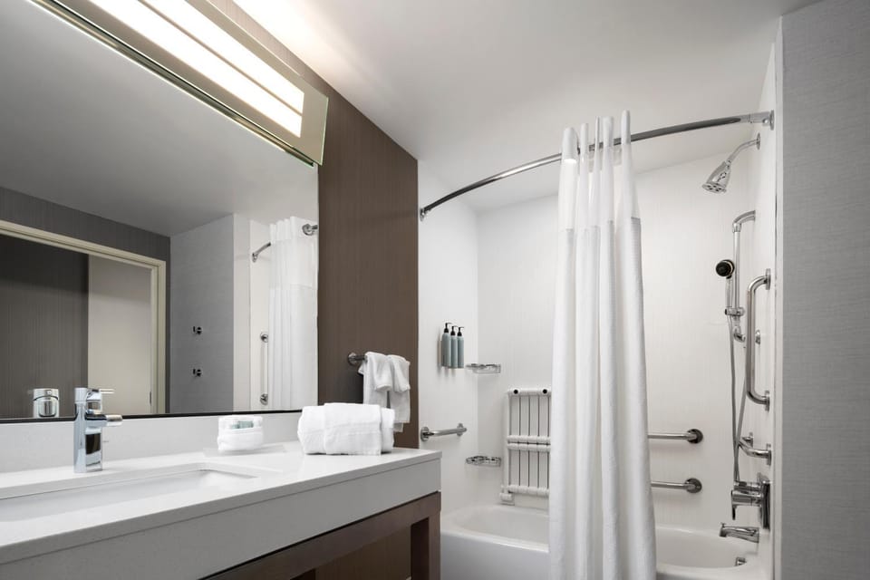 Shower, Bathroom, Bath, towels