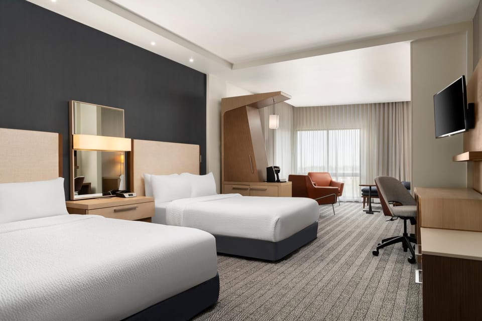 Bed, TV and multimedia, Living room, Photo of the whole room, Seating area, Bedroom