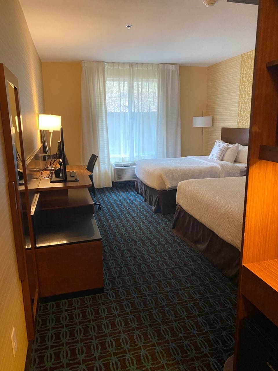 Photo of the whole room, Bedroom