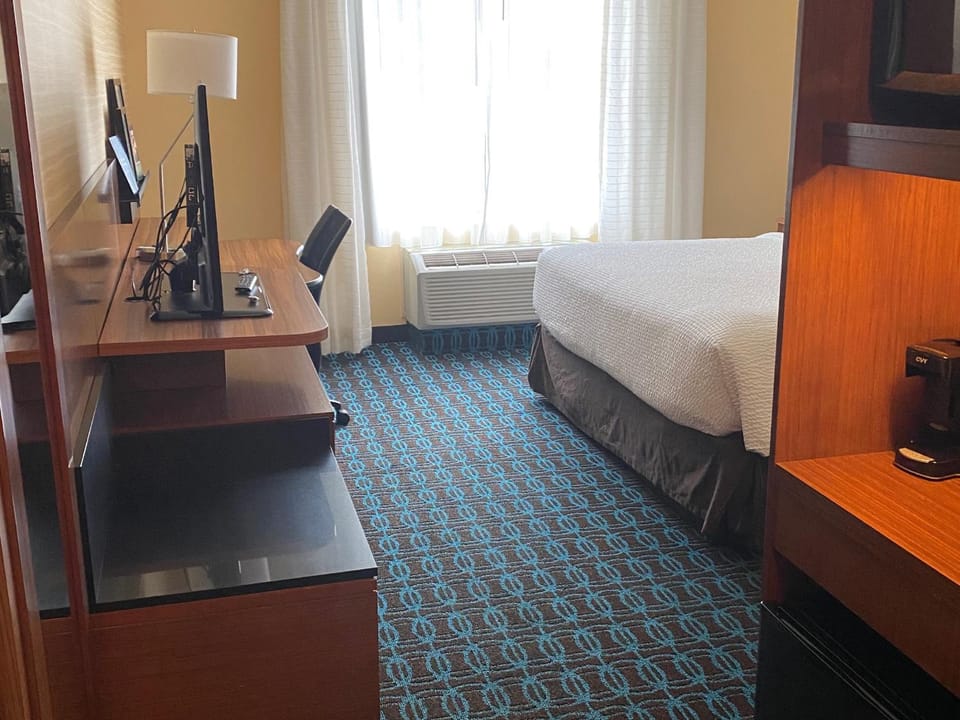 Photo of the whole room, Bedroom