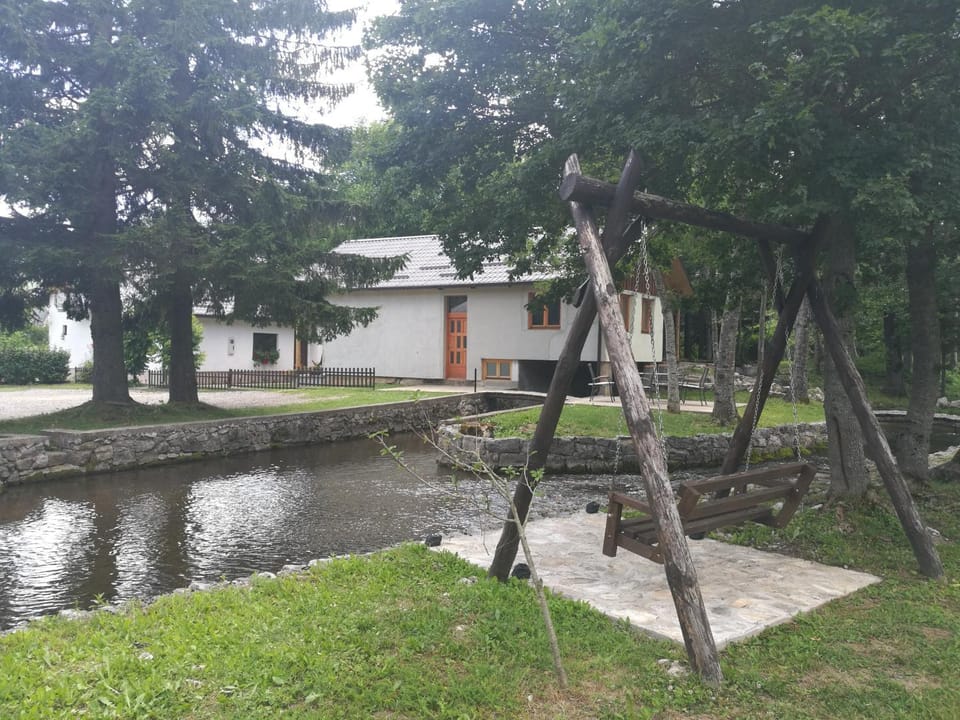 Property building, Spring, Day, Garden, Garden view, River view