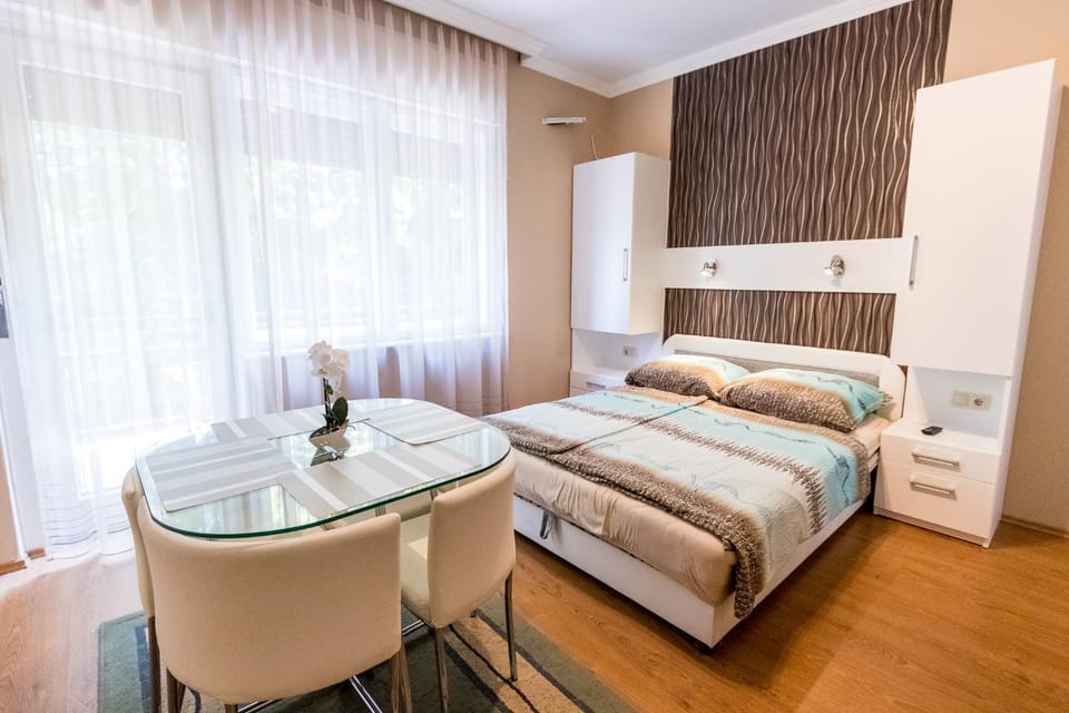 Lara Apartments Apartment in Siófok