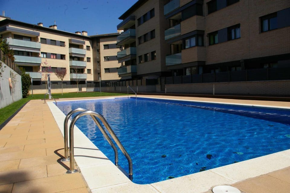 Swimming pool, Swimming pool