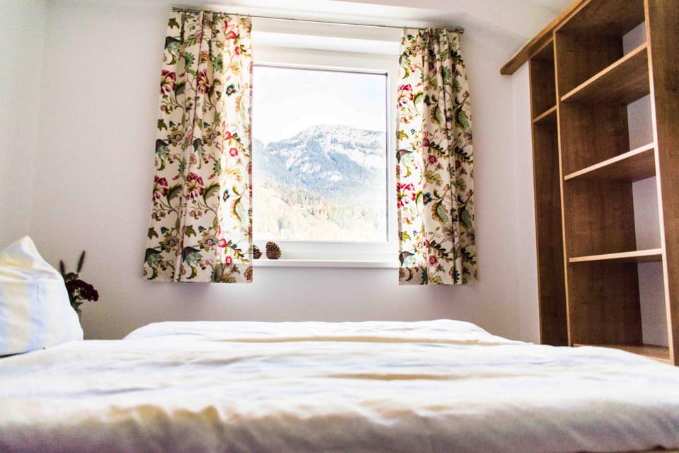 Bed, Bedroom, Mountain view