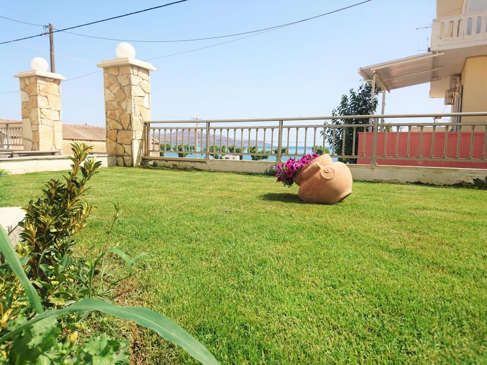 Property building, Decorative detail, Garden view