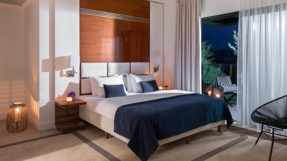 Bed, Balcony/Terrace, Photo of the whole room, Bedroom