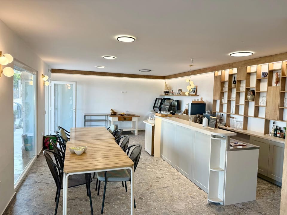 Restaurant/places to eat, Lounge or bar, Seating area, Dining area, Breakfast