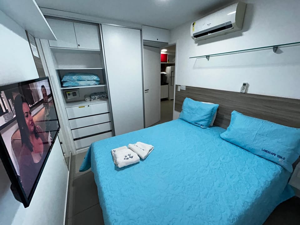 Bed, TV and multimedia, Living room, Photo of the whole room, Bedroom, towels, wardrobe, air conditioner