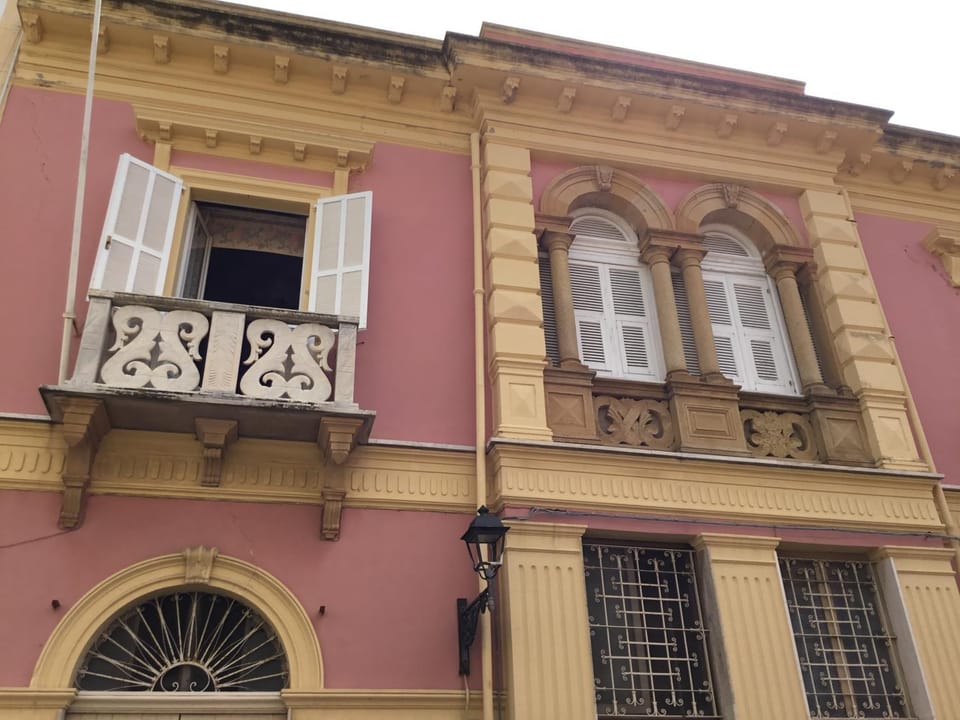 Facade/entrance