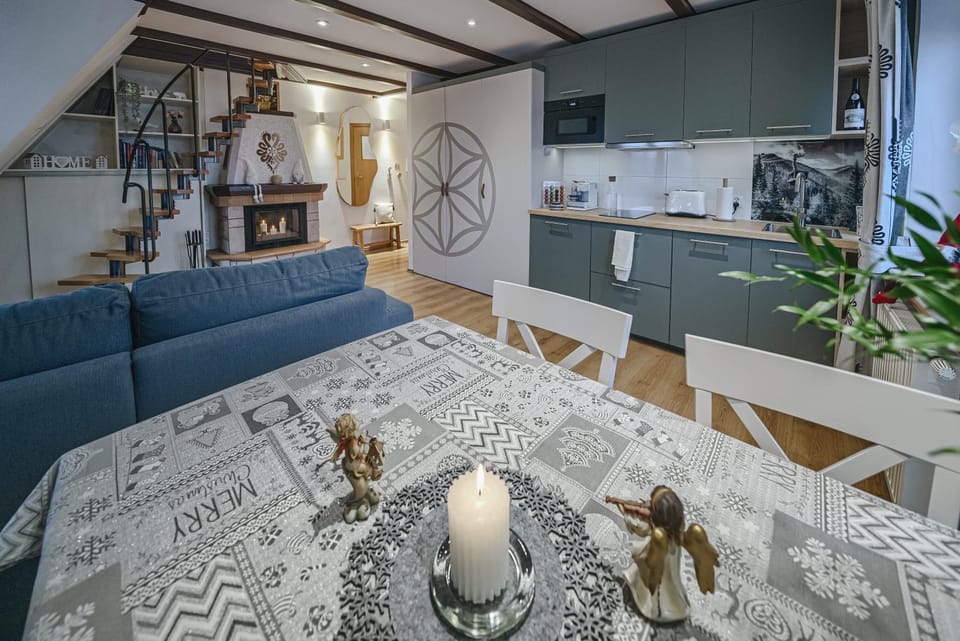 Kitchen or kitchenette, Living room