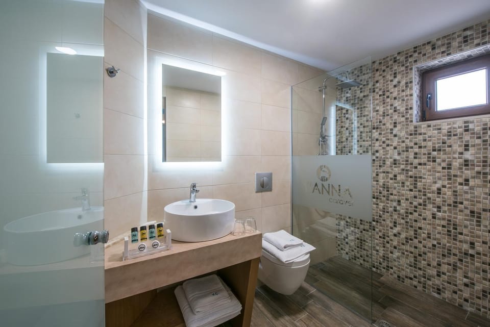 Shower, Toilet