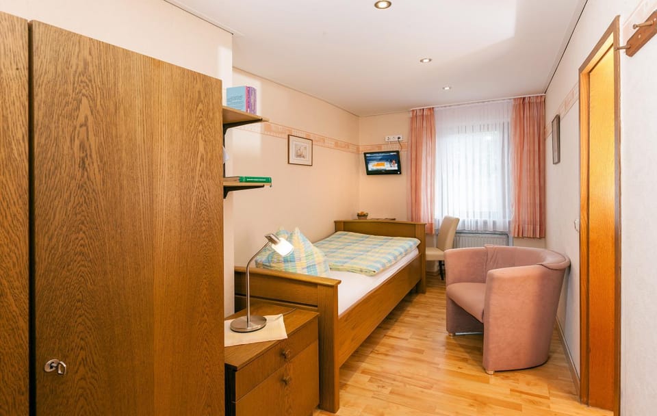 Pension und Weingut Moselblick Bed and Breakfast in Trier-Saarburg