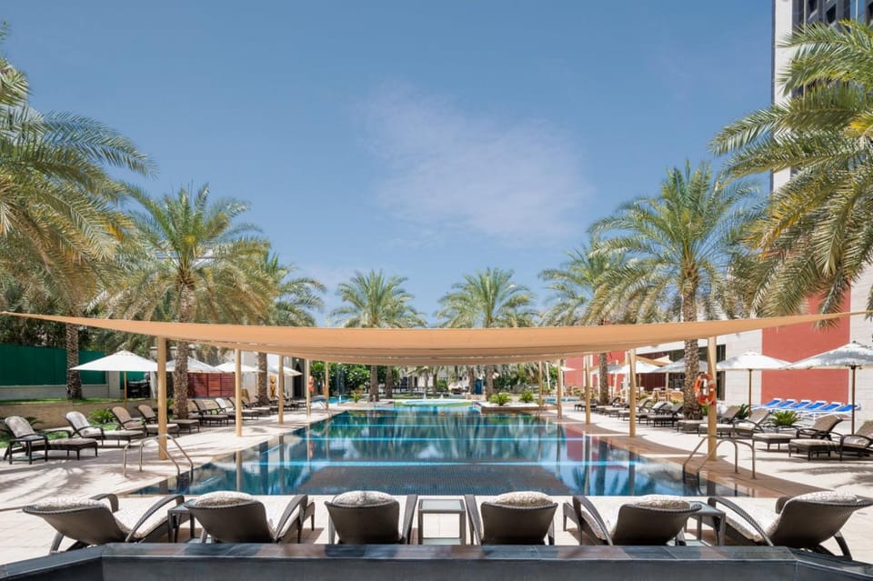 Property building, Restaurant/places to eat, Restaurant/places to eat, Pool view, Swimming pool, Breakfast