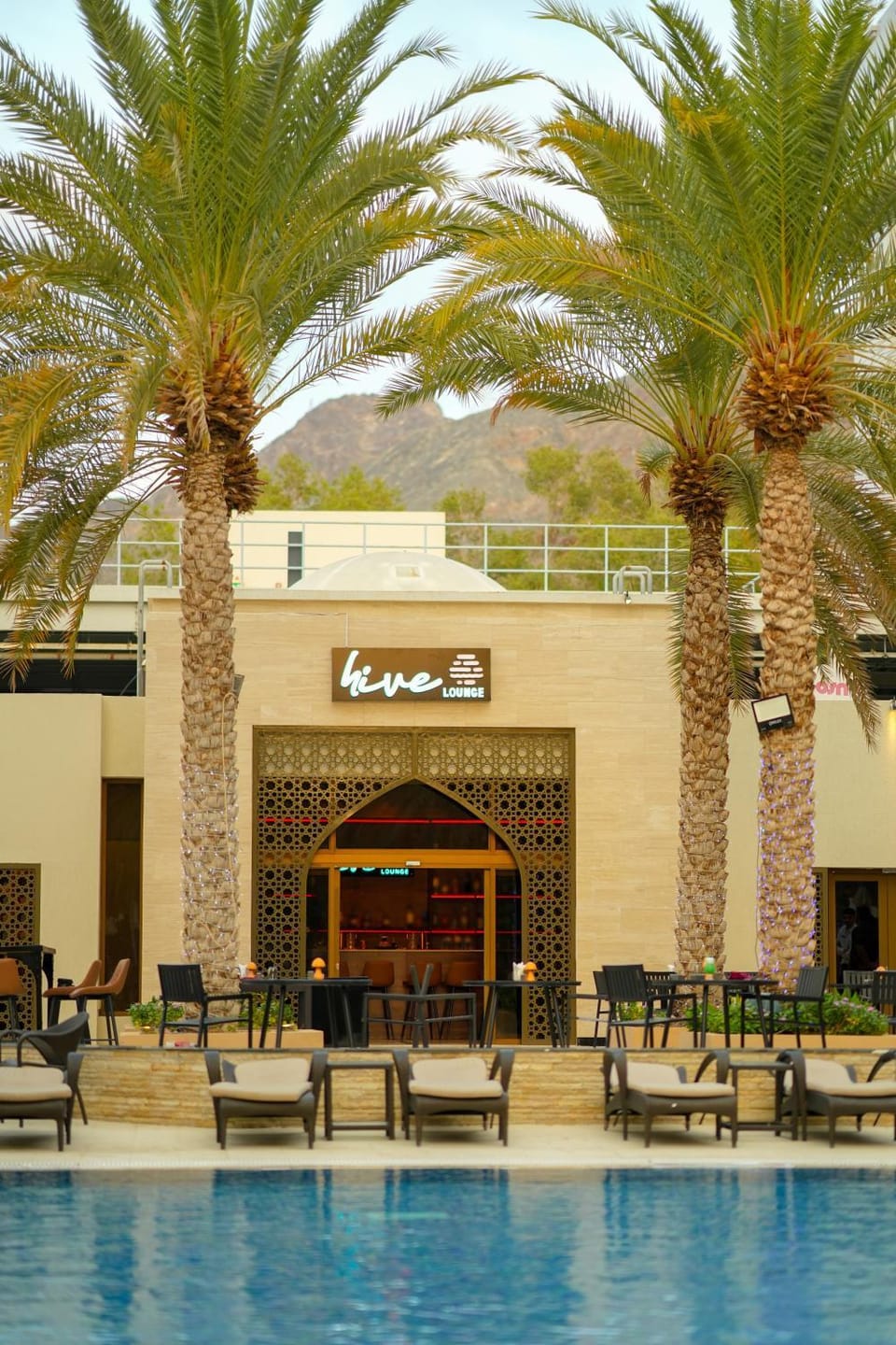 Restaurant/places to eat, Balcony/Terrace