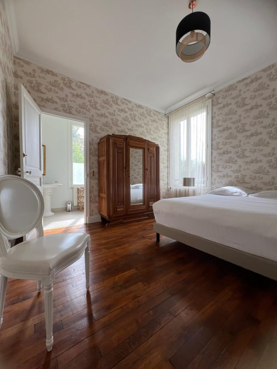 Bed, Photo of the whole room