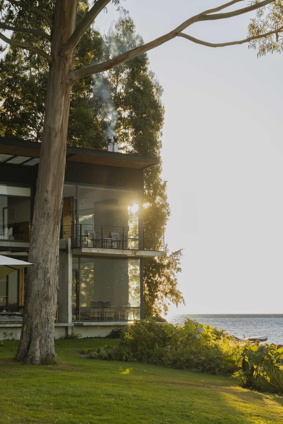 Property building, Natural landscape, Garden view, Lake view, Mountain view, Area and facilities, Sunset, fireplace