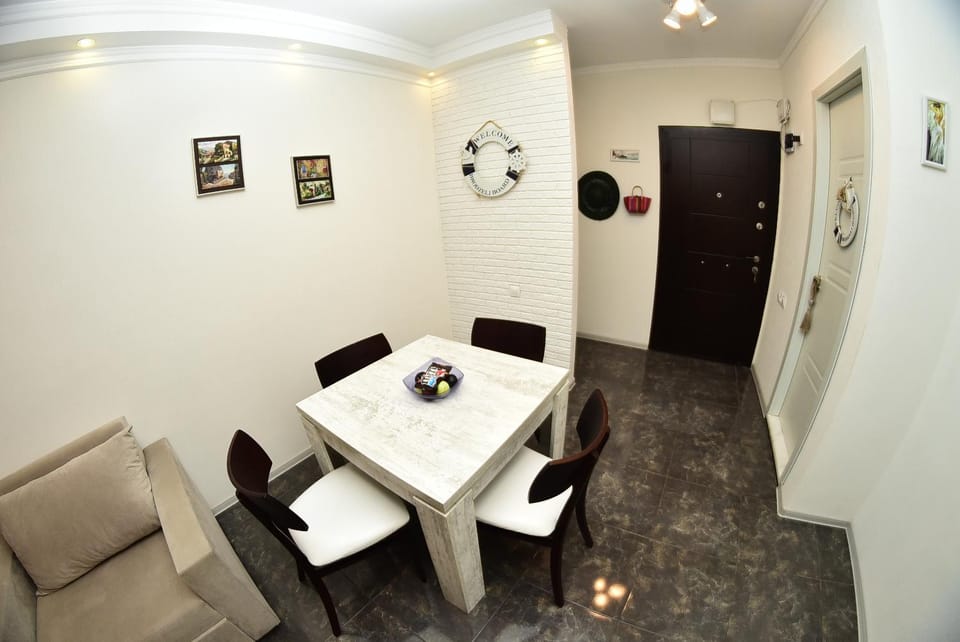 Seating area, Dining area