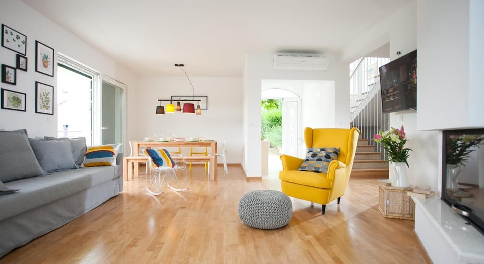 TV and multimedia, Living room, Seating area