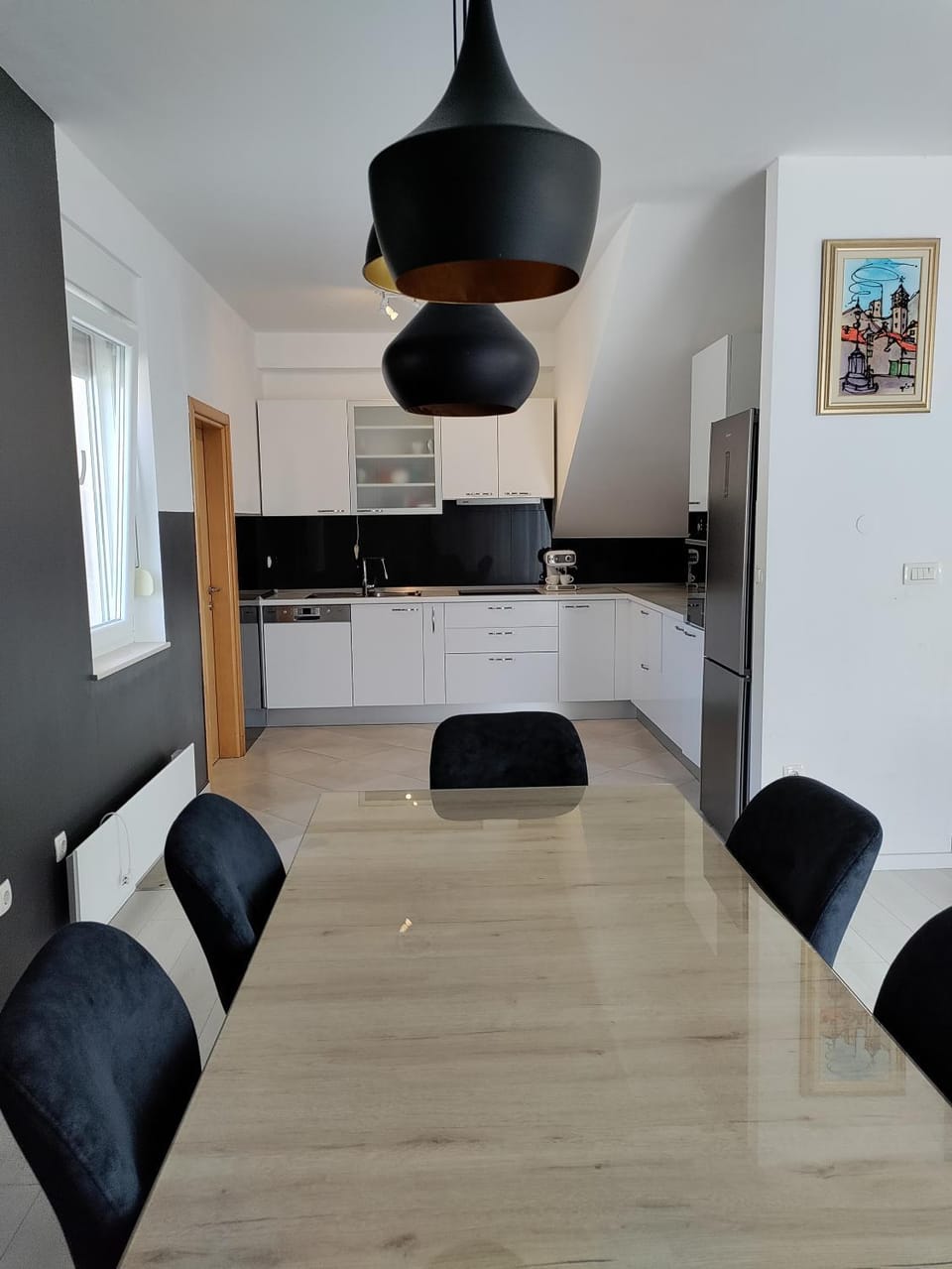 Kitchen or kitchenette, Dining area