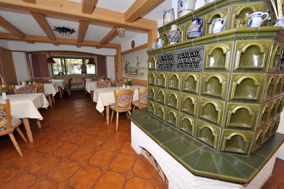 Landgasthof Drei Rosen Bed and Breakfast in Bavaria