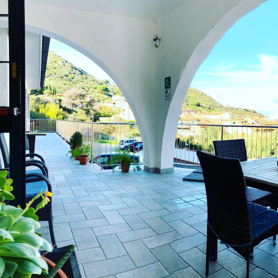 Property building, Patio, Staff, People, Balcony/Terrace, Aqua park, Sea view, Family