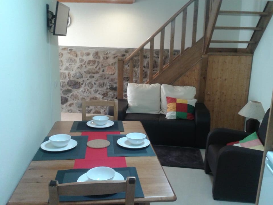 Communal lounge/ TV room, Kitchen or kitchenette