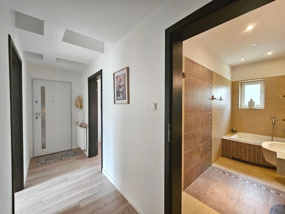 Bathroom, Photo of the whole room