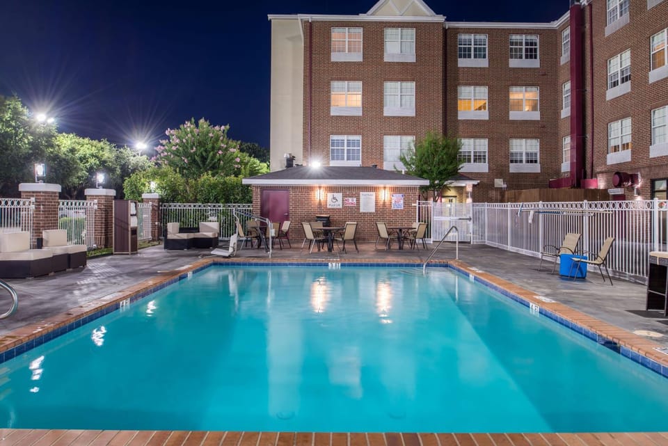 Swimming pool, Swimming pool