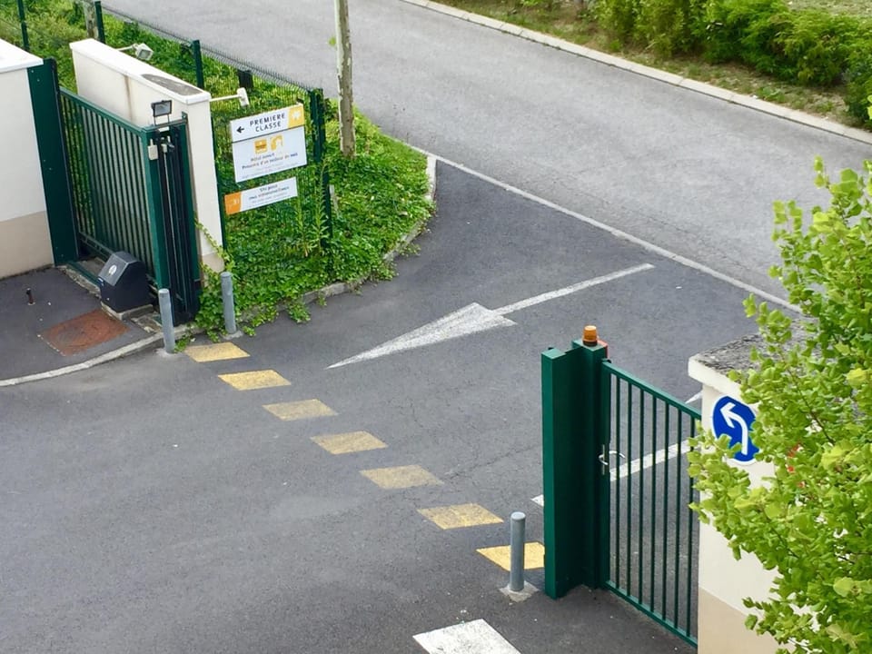 Facade/entrance