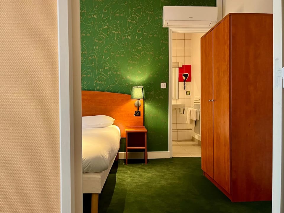 Logis Hôtel & Restaurant - Le Saint-Louis Hotel in Pays de la Loire