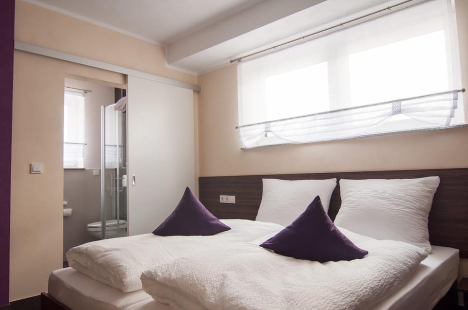 Photo of the whole room, Decorative detail