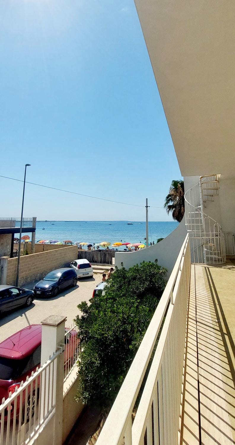 TORRE LAPILLO Fronte Mare in Centro con parcheggio coperto House in Torre Lapillo