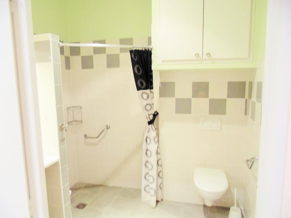 Day, Bathroom, Decorative detail, Autumn