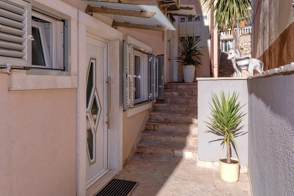 Property building, Area and facilities