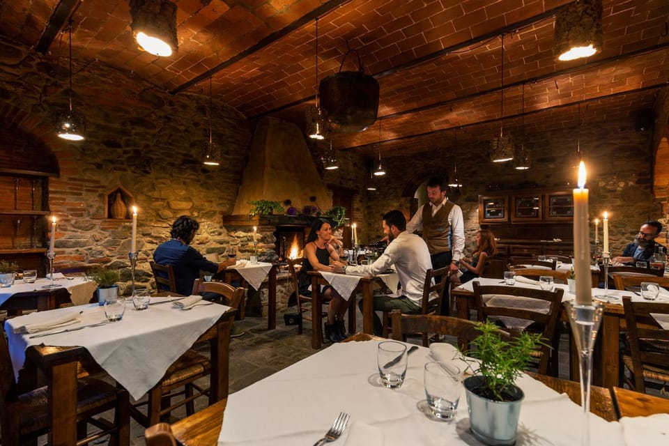 Staff, Restaurant/places to eat, Food and drinks, Guests