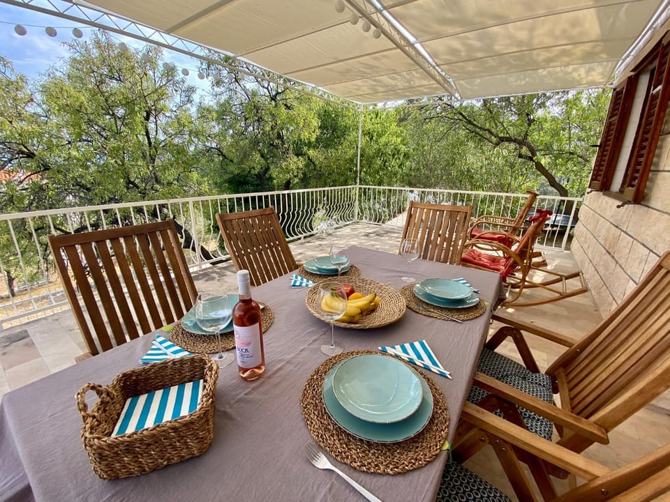 Balcony/Terrace, Food and drinks, Seating area