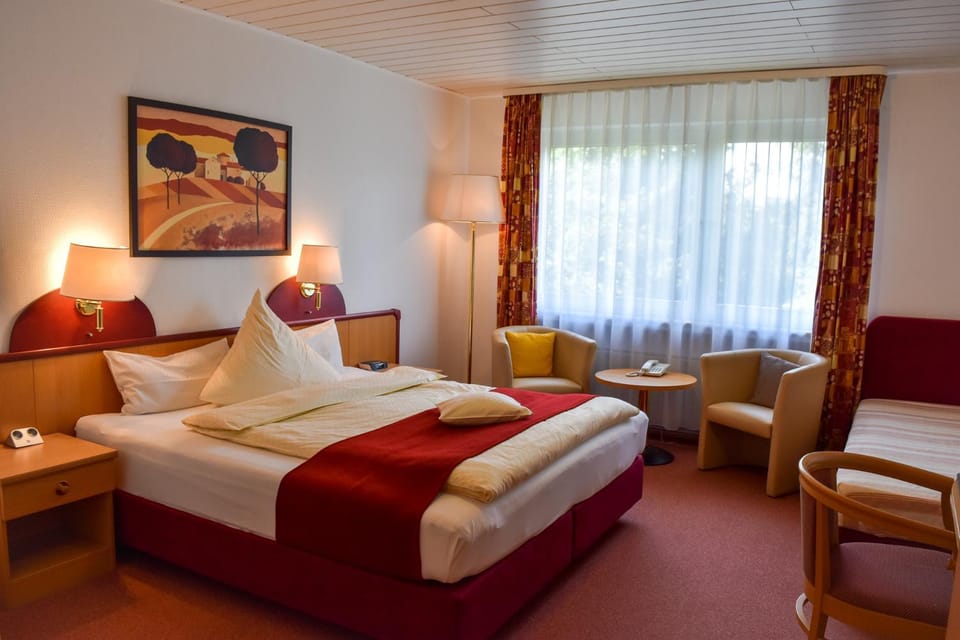 Bed, Day, Living room, Photo of the whole room, Seating area, Bedroom, On site