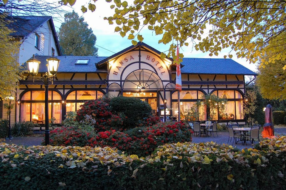Property building, Facade/entrance, Day, Night, Winter, Garden, Balcony/Terrace, Autumn, On site, Sunset