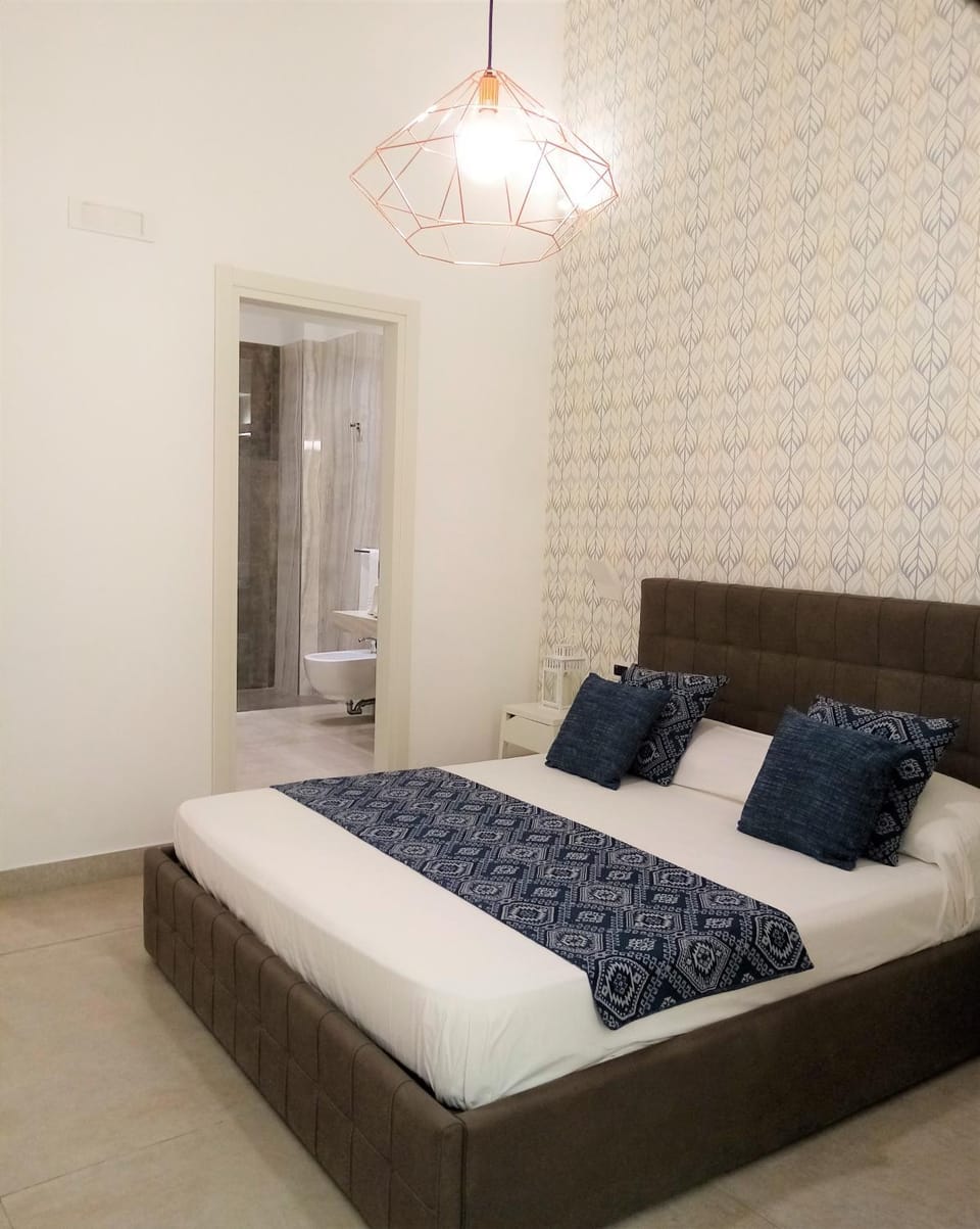 Shower, Toilet, Bed, Bathroom, Bedroom