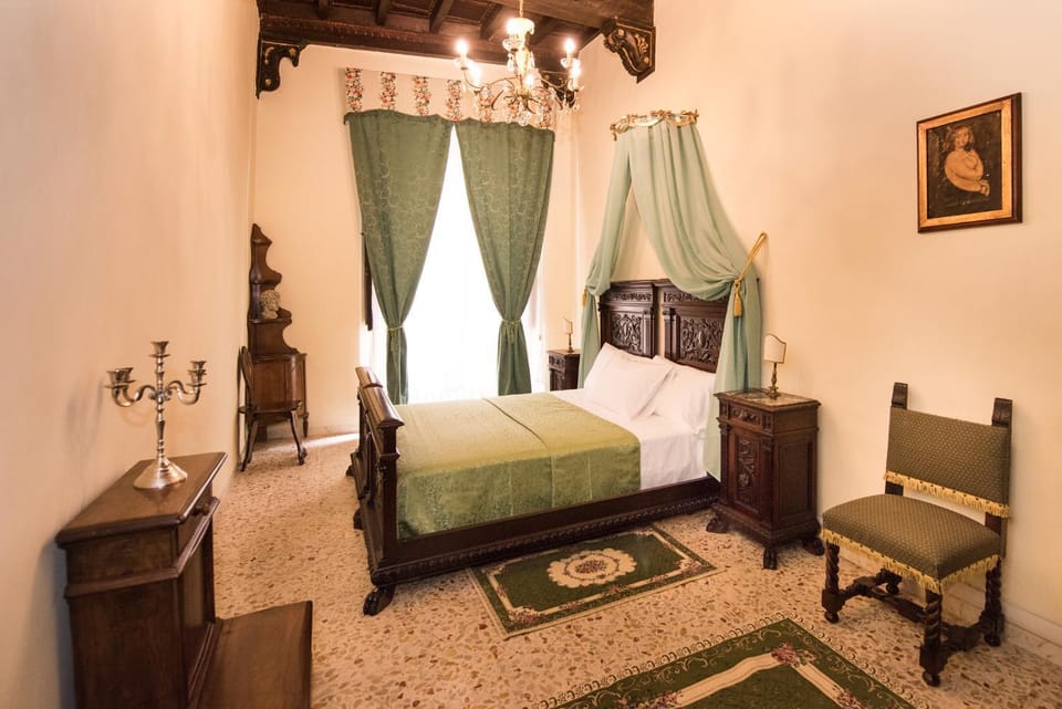 Day, Photo of the whole room