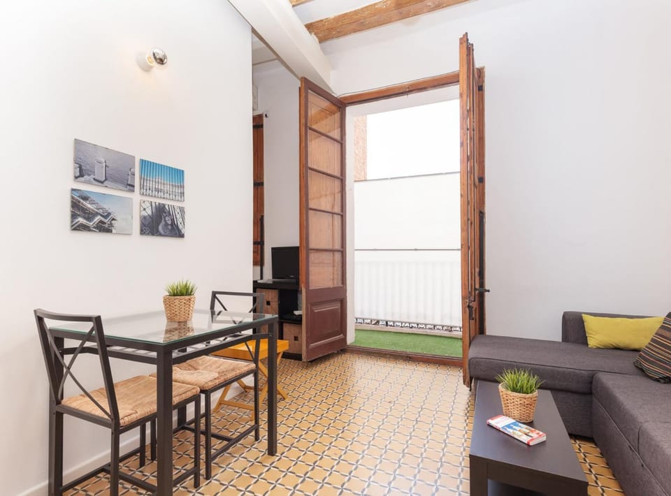 Borrell · Near ramblas Apartment in Barcelona