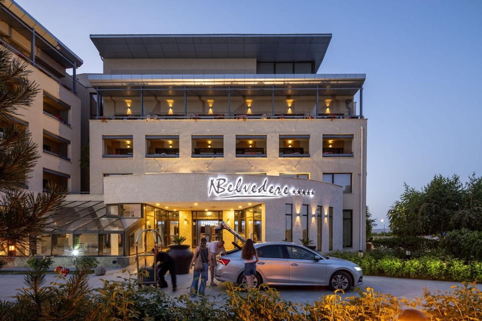 Property building, Location, group of guests